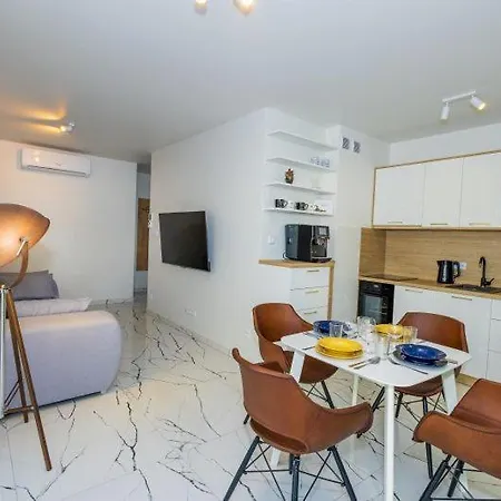 Hevenia 16 Apartman Rewal