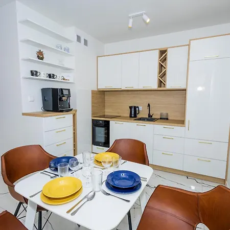 Hevenia 16 Apartman Rewal