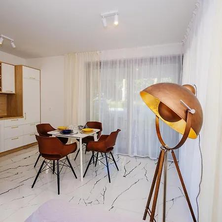 Apartman Hevenia 16 *