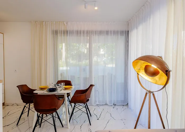 Hevenia 16 Apartamento Rewal